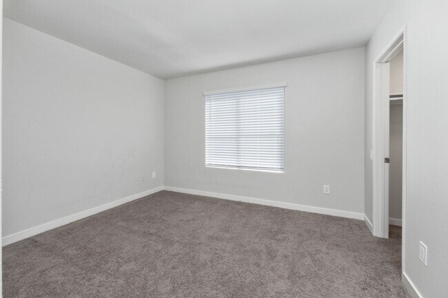 Building Photo - CITY HEIGHTS LOVELY 2 BD, 2 BA, RENOVATED. CLOSE TO YMCA, SCHOOLS