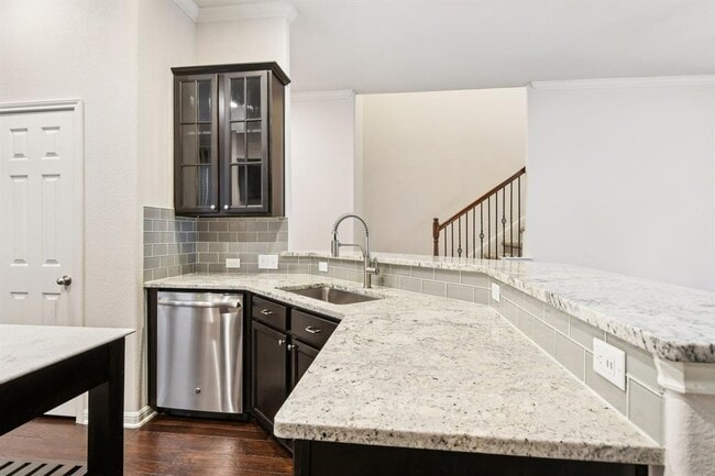 Building Photo - 2244 Hilltop Climb Dr