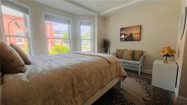 Building Photo - 115 Wellington Ave