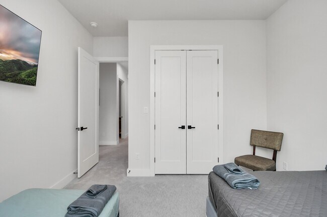 Building Photo - 6115 Campos Dr