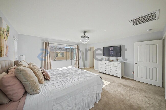 Building Photo - Unit