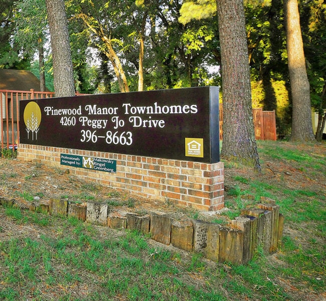 Building Photo - Pinewood Manor