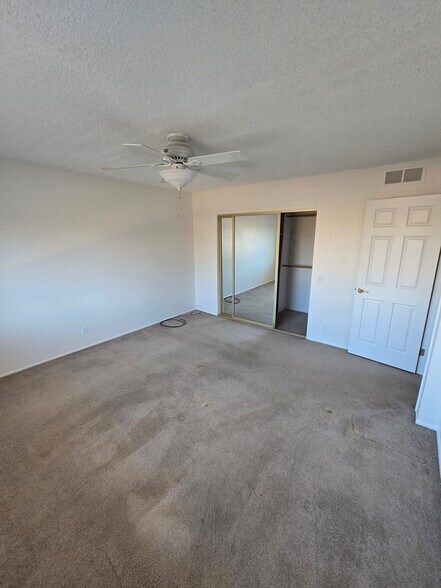 Building Photo - 3770 S Mission Pky