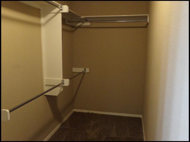 Building Photo - 2104 Fern Valley Dr