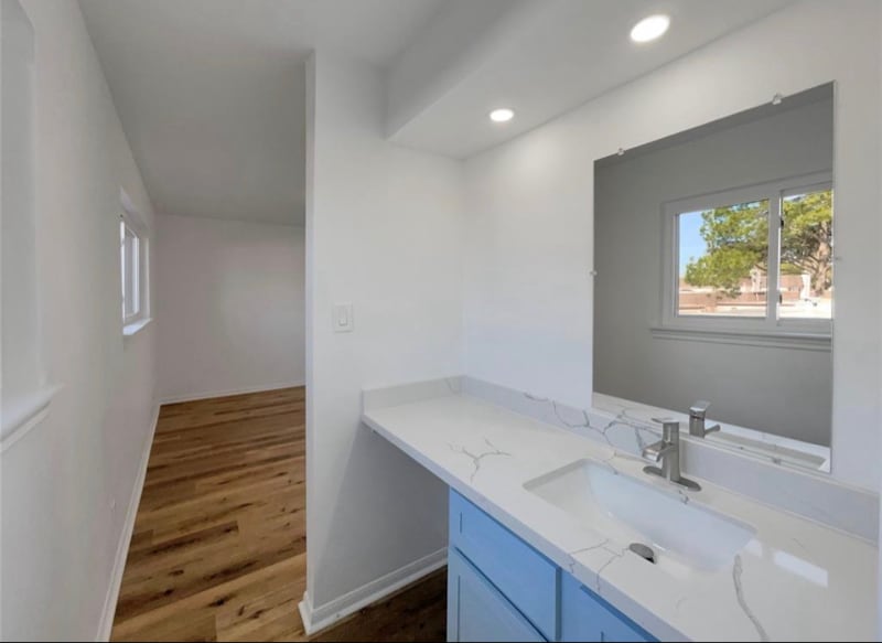 Building Photo - 2805 Cambridge Ln