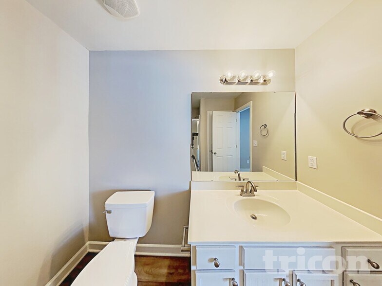 Building Photo - 956 Ashland Ave