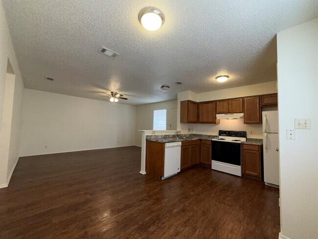 Building Photo - 5501 Rose Hill Cir
