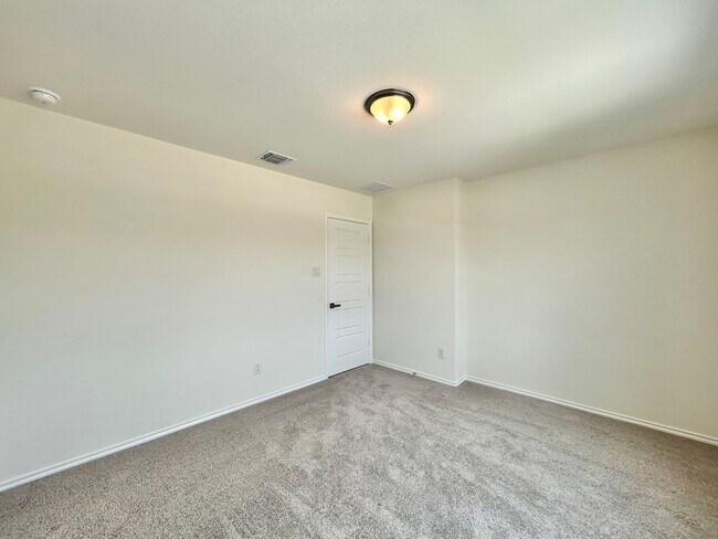 Building Photo - Spacious & Updated 4/BR 3/5/BA Home with M...