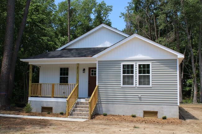 Building Photo - 2825 Lancaster Rd NW