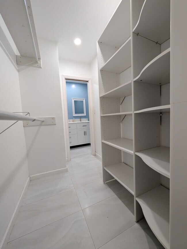 Building Photo - 11807 Highgrove Dr