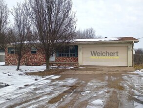 Building Photo - 3 Bed / 2 Bath Home in a Great Location