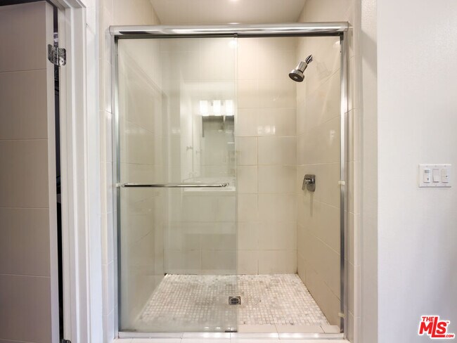 Building Photo - 2111 N Cahuenga Blvd