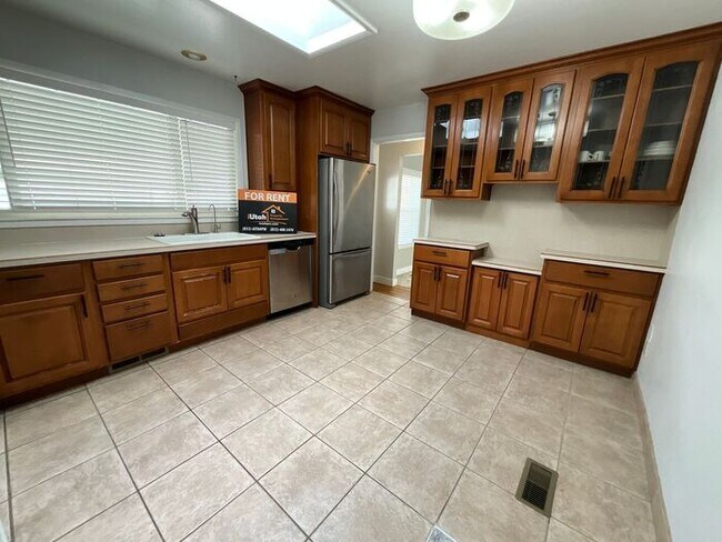 Building Photo - 4 Bedroom 2 Bath 2 Car Garage Home- Dog Friendly and RV parking.