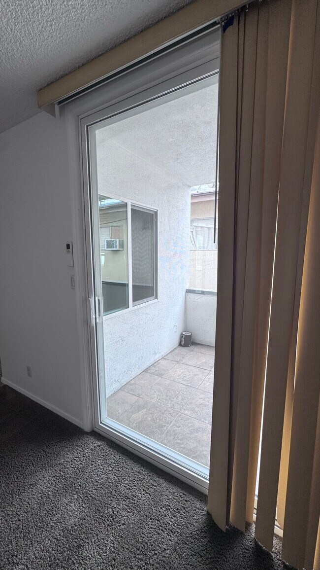 Balcony - 11983 Walnut Ln
