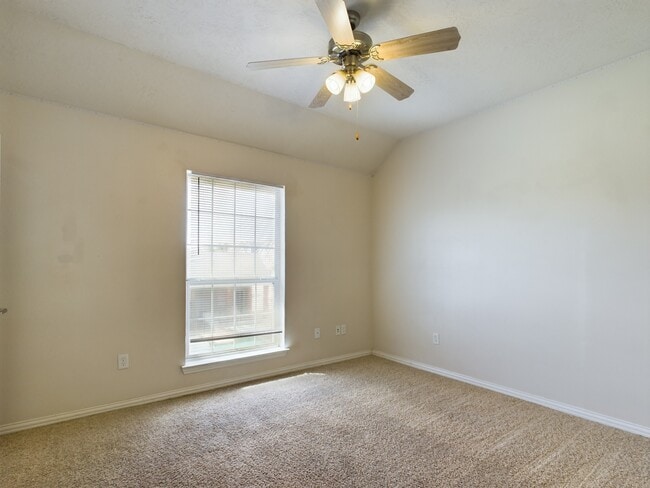 Building Photo - 1001 Krenek Tap Rd