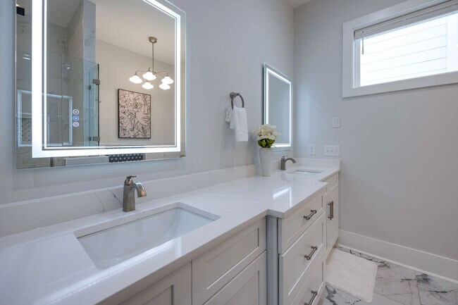 Building Photo - 521 Camden Dr