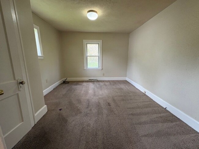 Building Photo - Charming 3-Bedroom Akron Home with Central A/C
