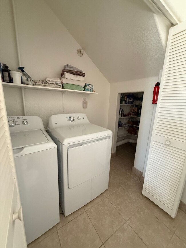 Building Photo - Dual Family Living - Horse Property - In Law Quarters