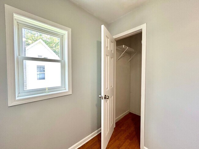 Building Photo - Spacious 4-Bedroom Home Near College Hill & Highland Park