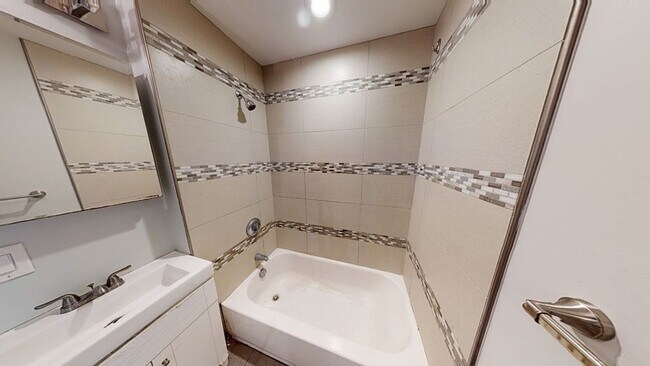 Building Photo - 27 Chestnut Ave