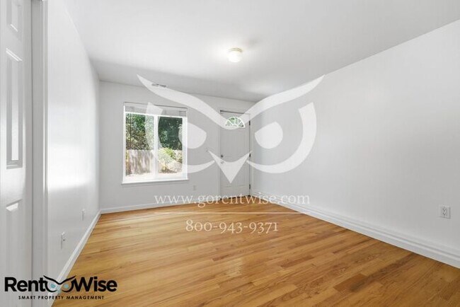 Building Photo - 190 Forest Knolls Dr