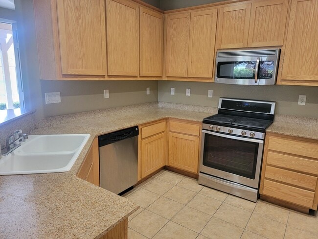 Building Photo - Adorable 2 bedroom 2 bath home