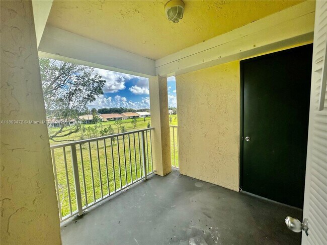 Building Photo - 6292 La Costa Dr