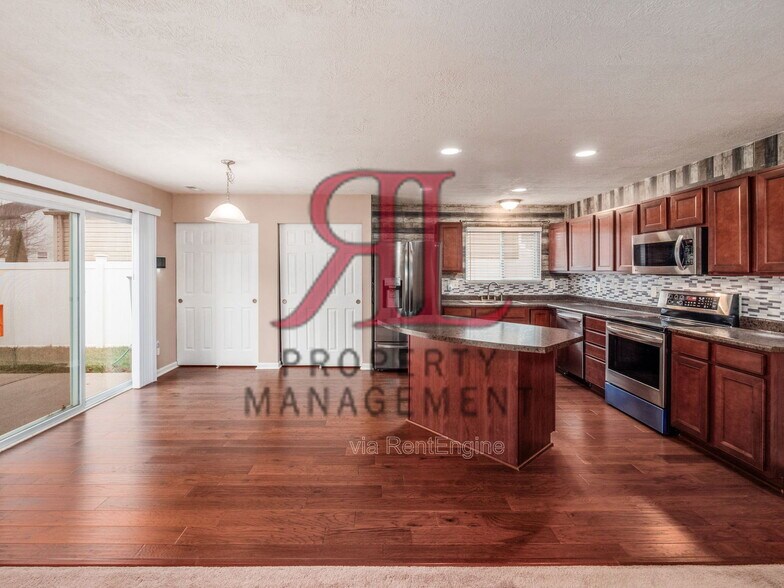 Building Photo - 1880 Prominence Dr