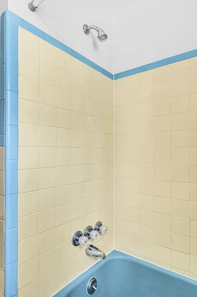 Building Photo - 3 Bedroom 1 Bath Donelson House by Two Riv...