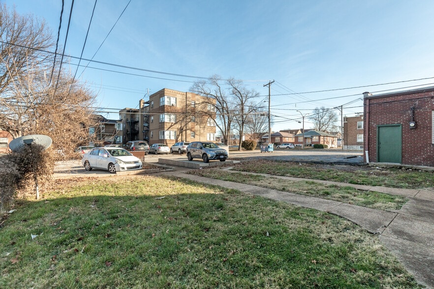 Building Photo - 3905 Dunnica Ave