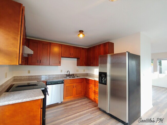 Building Photo - **FREE JUNE RENT**"Spacious 3-Bed Oasis with 2 Full Baths in Prime Seattle Location – 1800 Sq Ft ...
