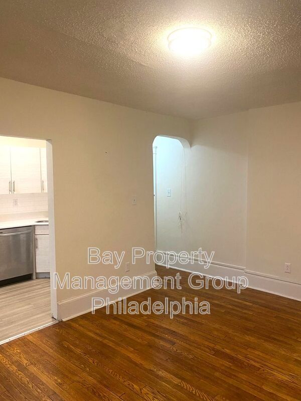 Building Photo - 2809 W Queen Ln