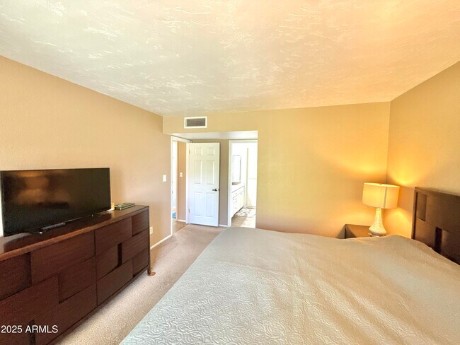 Building Photo - 8649 E Royal Palm Rd