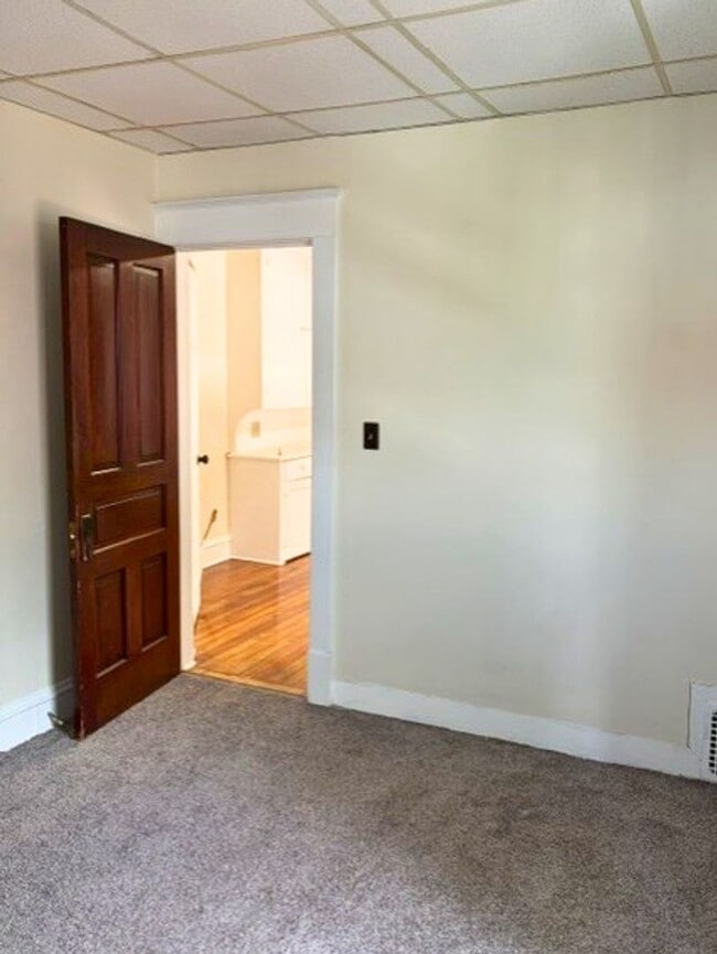 Building Photo - 216 Lafayette Ave NE