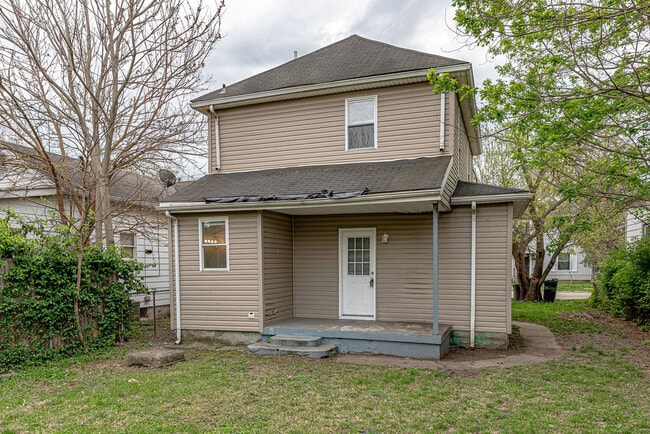 Building Photo - 1915 Woodlawn Ave