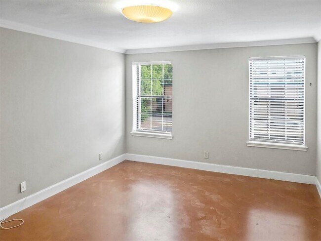 Building Photo - 1704 West Ave