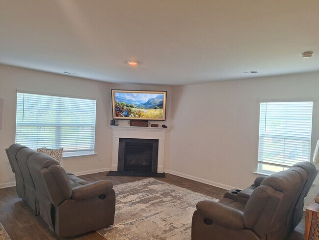Building Photo - Lovely Four Bedroom Home  Approximately 5 Minutes Away from Gate Ft Jackson and 30 Minutes from S...