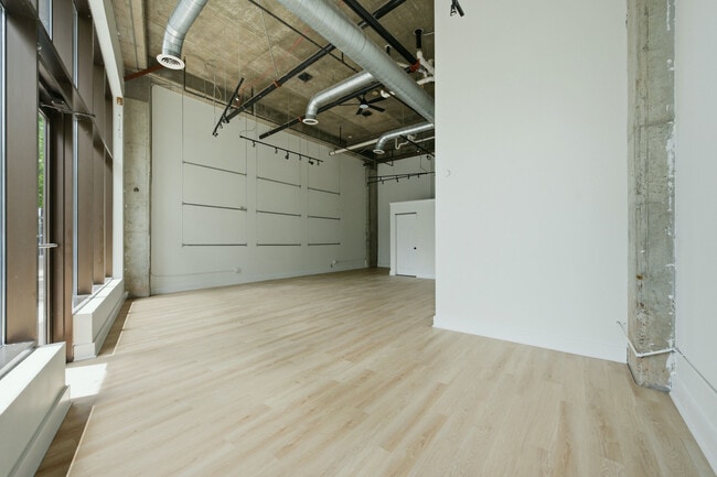 Building Photo - 333 Nelson St SW