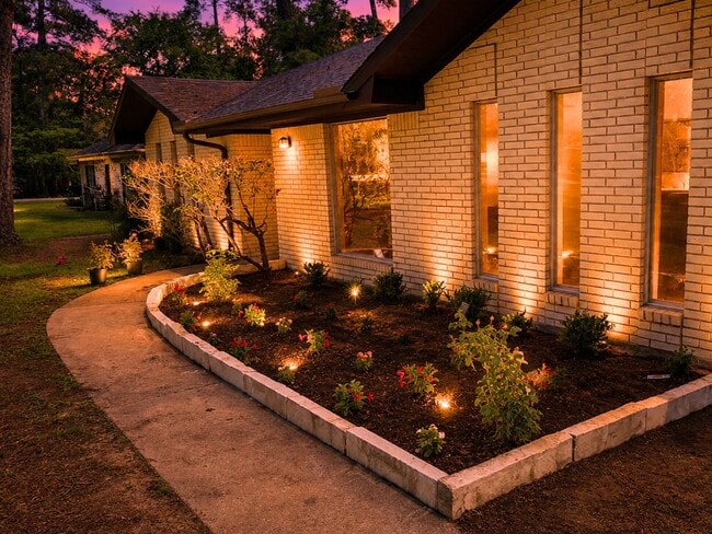 Building Photo - 25610 Spring Ridge Dr