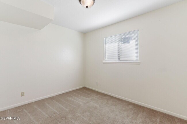 Building Photo - 10060 Kellogg St