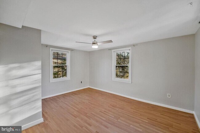 Building Photo - 704 S Arlington Mill Dr