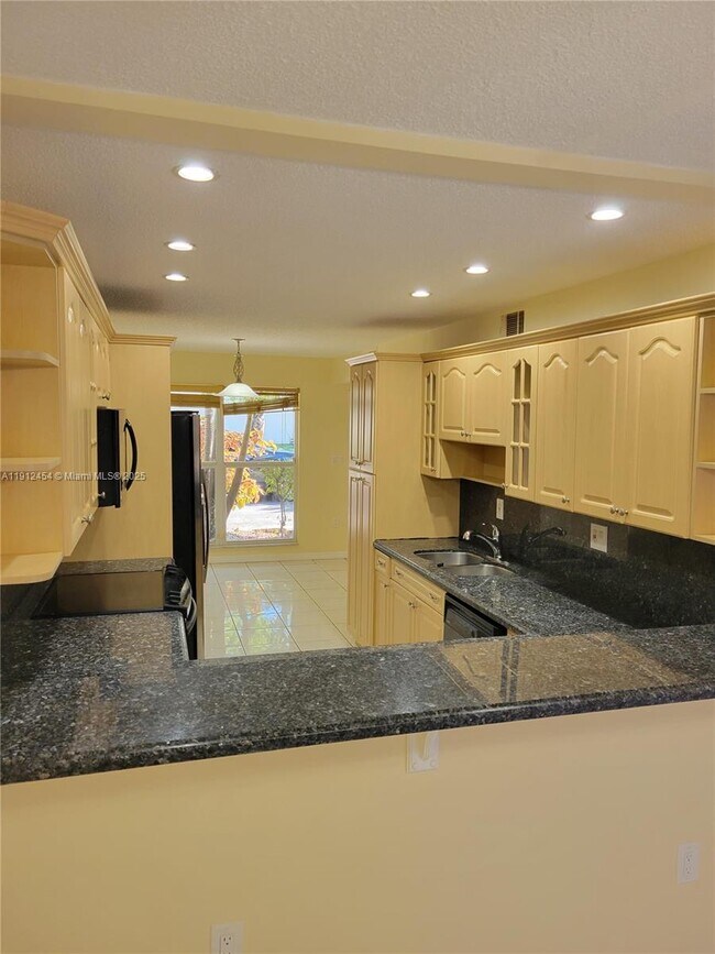 Building Photo - 2750 N 34th Ave