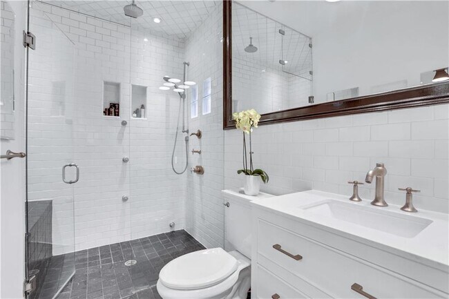 Building Photo - 355 8th St NE