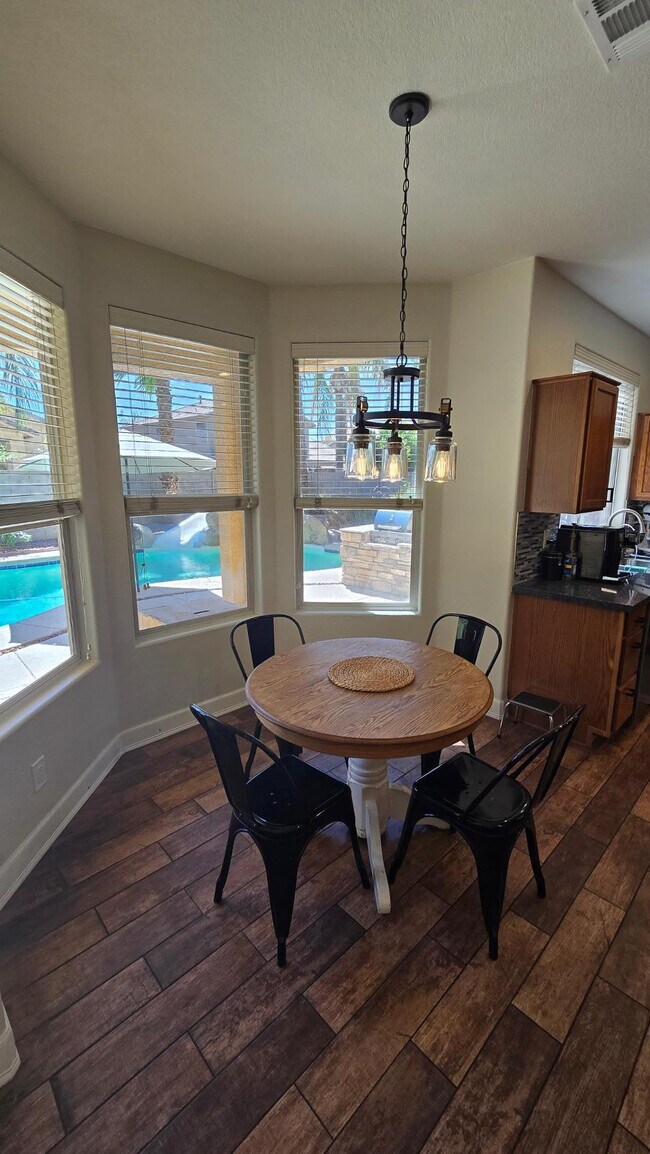 Building Photo - 8213 W Quail Ave