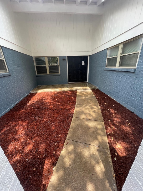 Building Photo - 704 W Pleasantview Dr