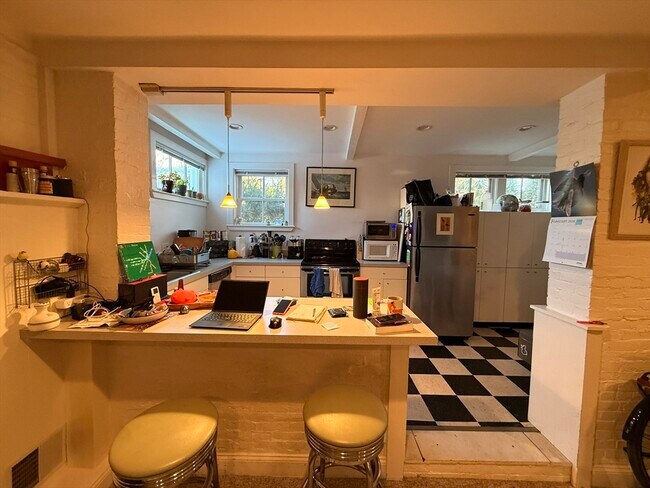 Building Photo - 69 Seaverns Ave