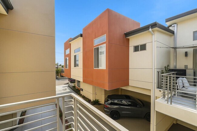 Building Photo - Rare 4-Bedroom Find in Redondo Beach