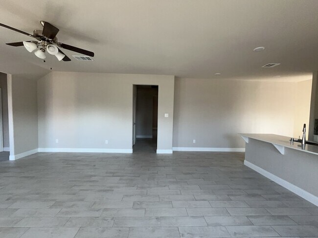 Building Photo - 612 Amenduni Ln