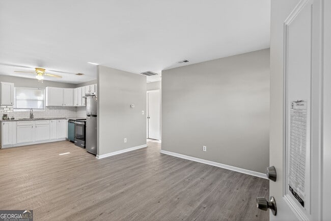 Building Photo - 7 Roper Dr