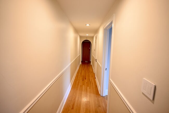 Building Photo - 1113 W Lill Ave